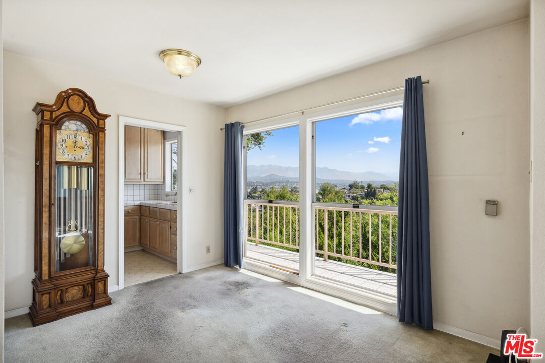 2246 N Ronda Vista Dr