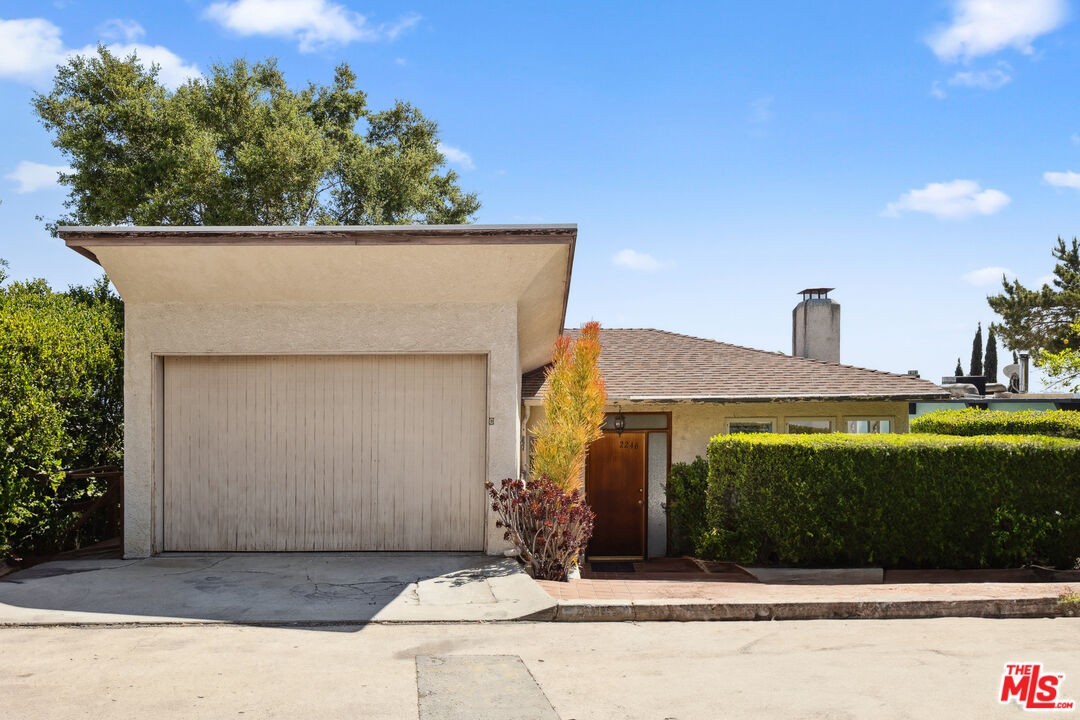 2246 N Ronda Vista Dr