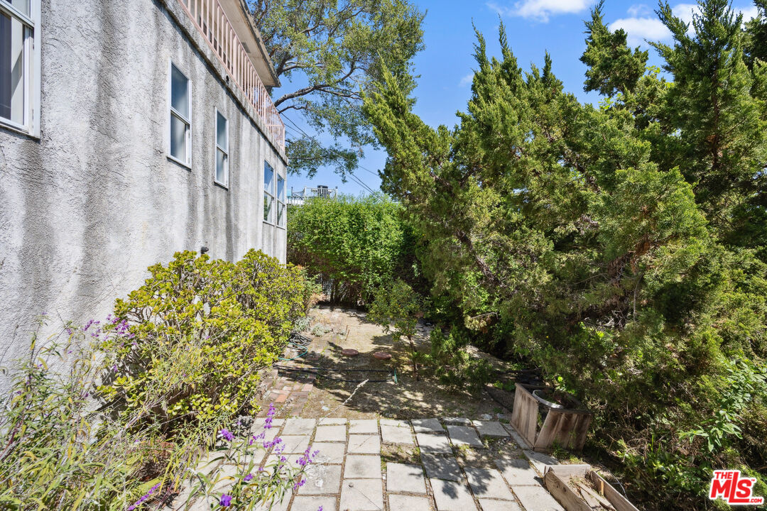 2246 N Ronda Vista Dr
