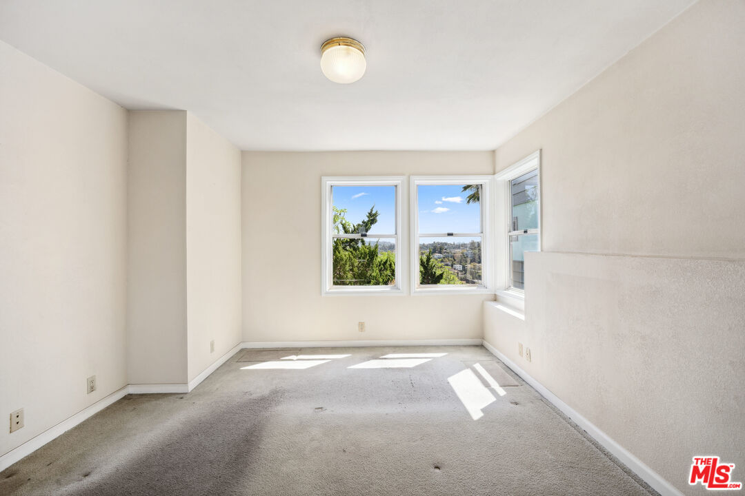 2246 N Ronda Vista Dr