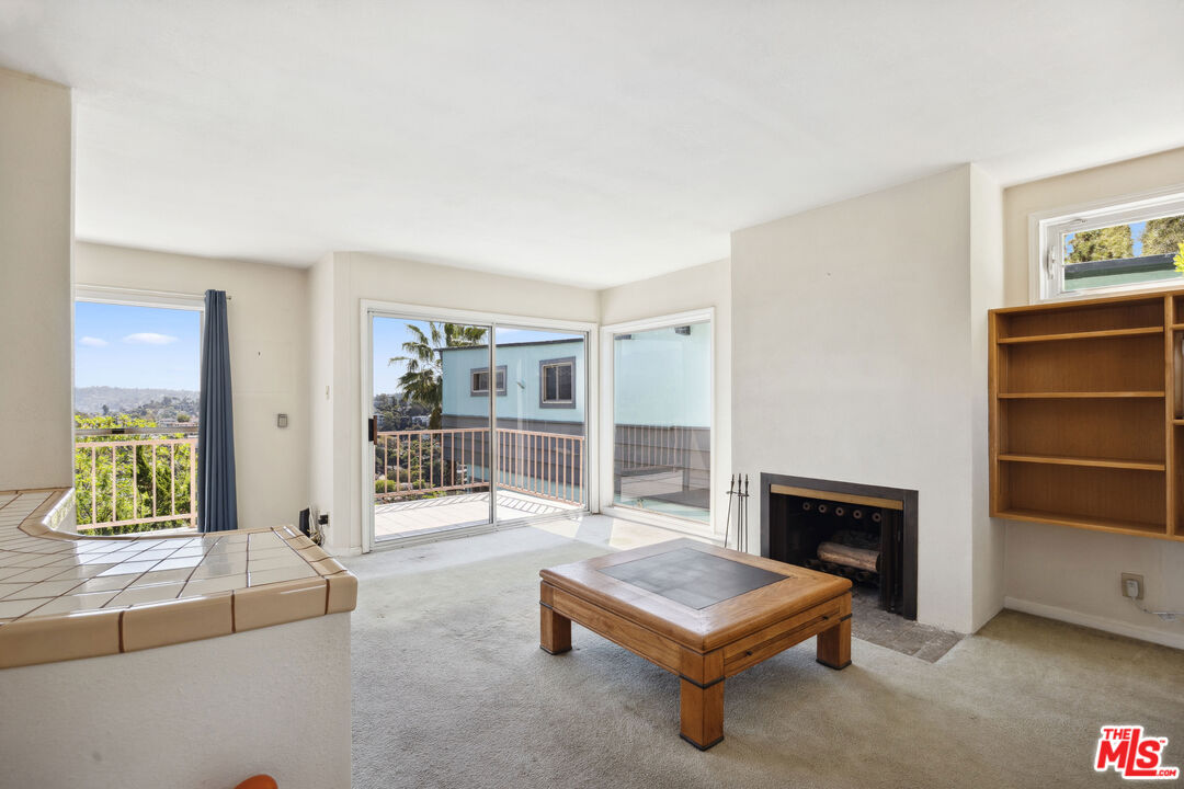 2246 N Ronda Vista Dr