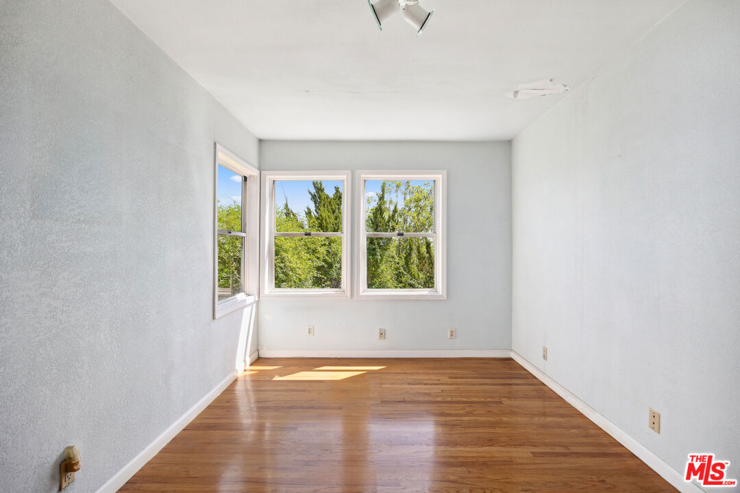2246 N Ronda Vista Dr