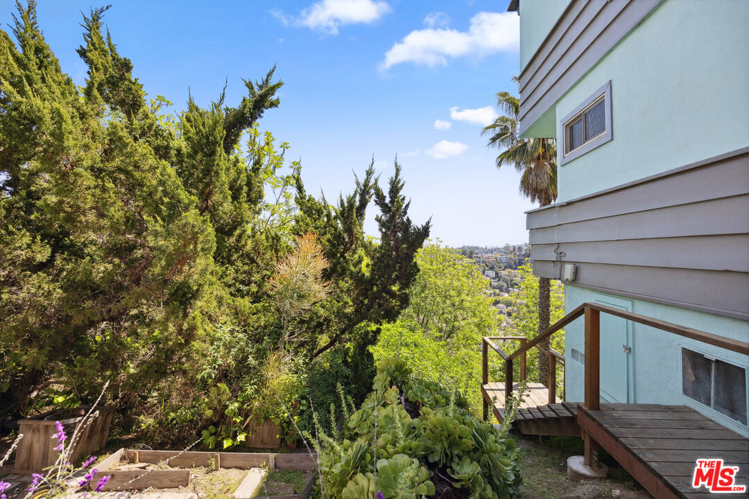 2246 N Ronda Vista Dr