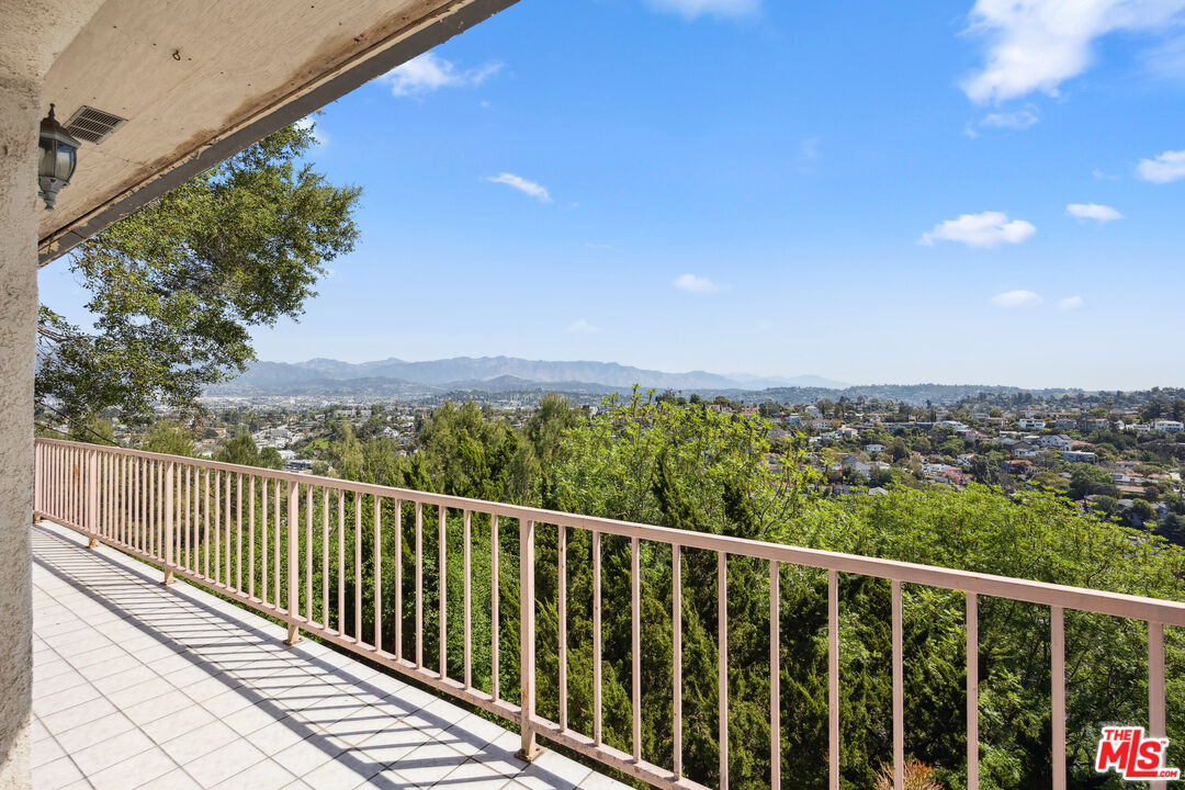 2246 N Ronda Vista Dr