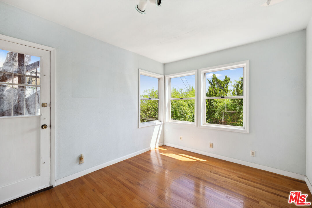 2246 N Ronda Vista Dr