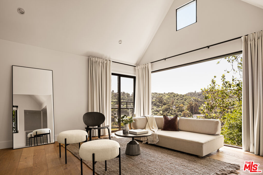 3657 Alta Mesa Dr