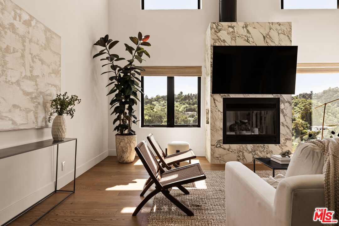 3657 Alta Mesa Dr