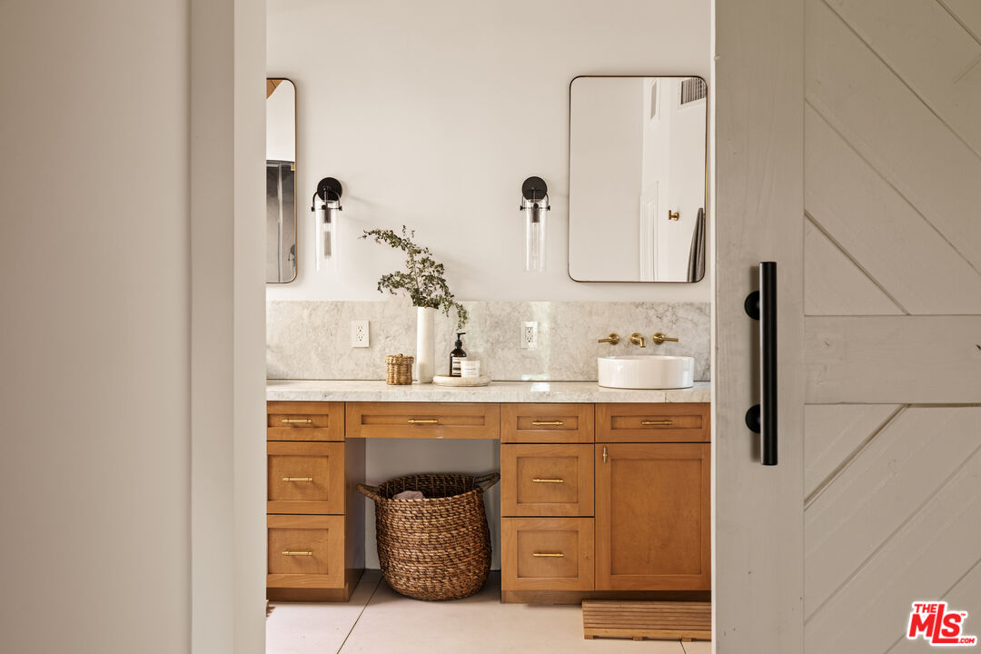 3657 Alta Mesa Dr