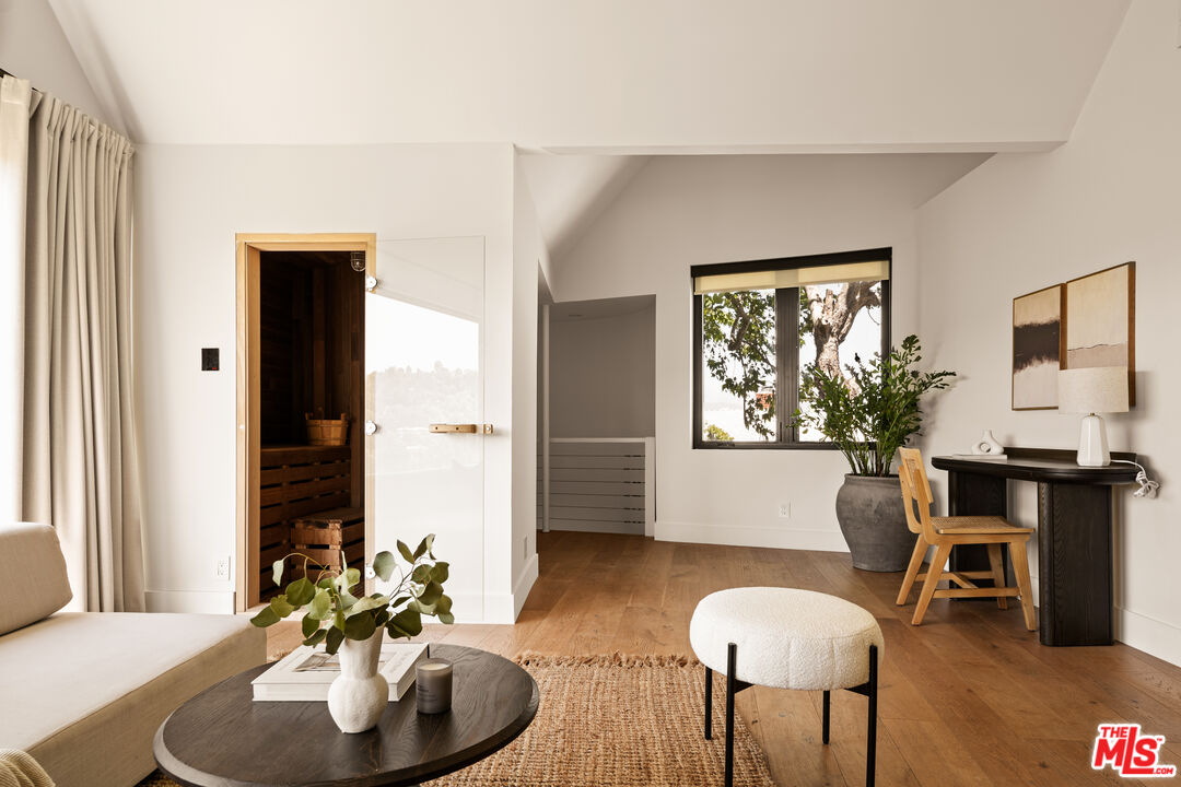 3657 Alta Mesa Dr