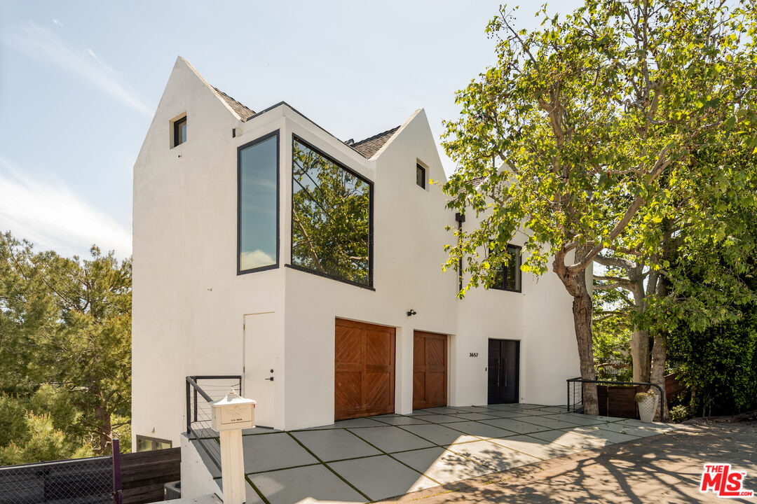 3657 Alta Mesa Dr