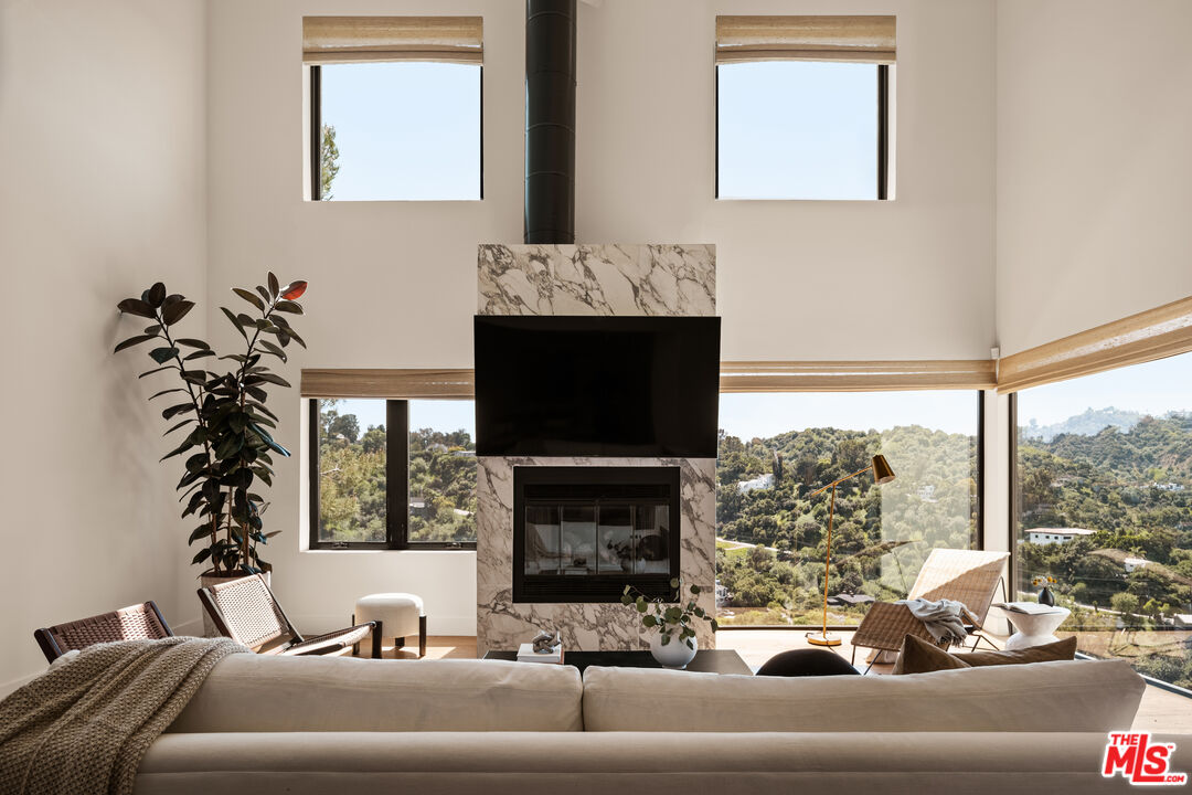 3657 Alta Mesa Dr