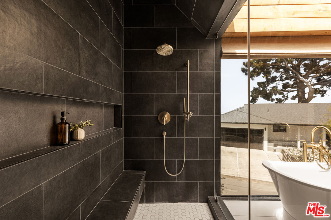 3657 Alta Mesa Dr