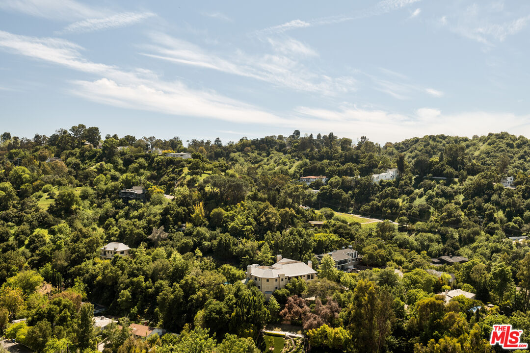3657 Alta Mesa Dr