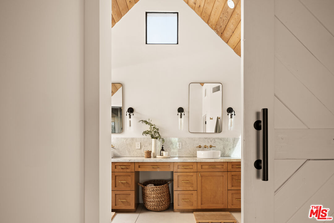 3657 Alta Mesa Dr