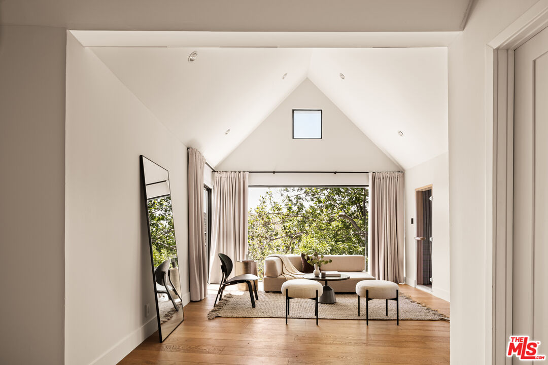 3657 Alta Mesa Dr
