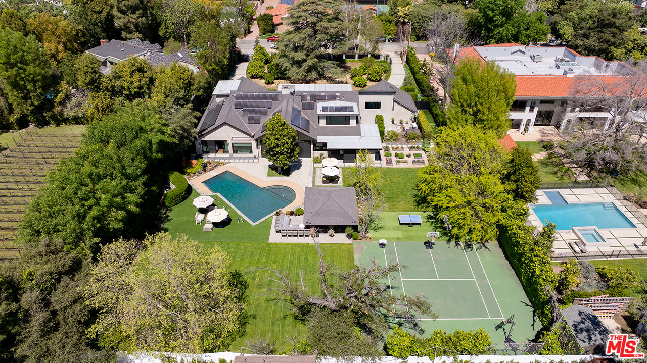 17352 MAGNOLIA BLVD