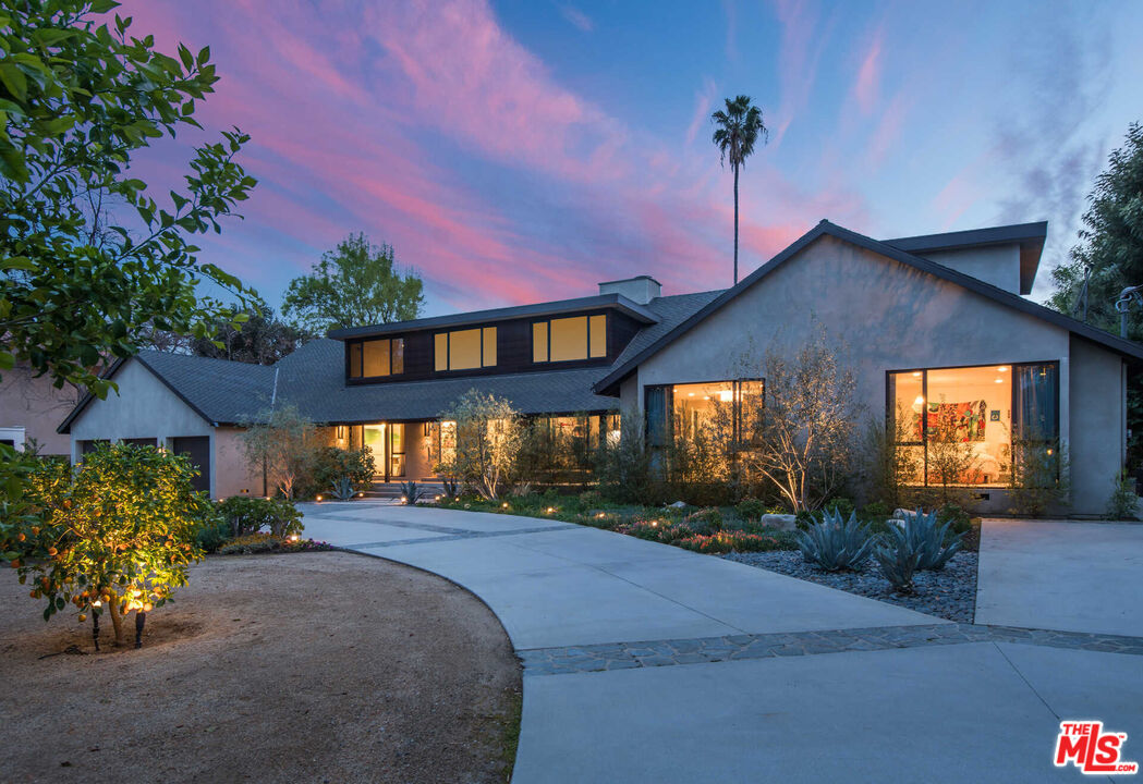 17352 MAGNOLIA BLVD