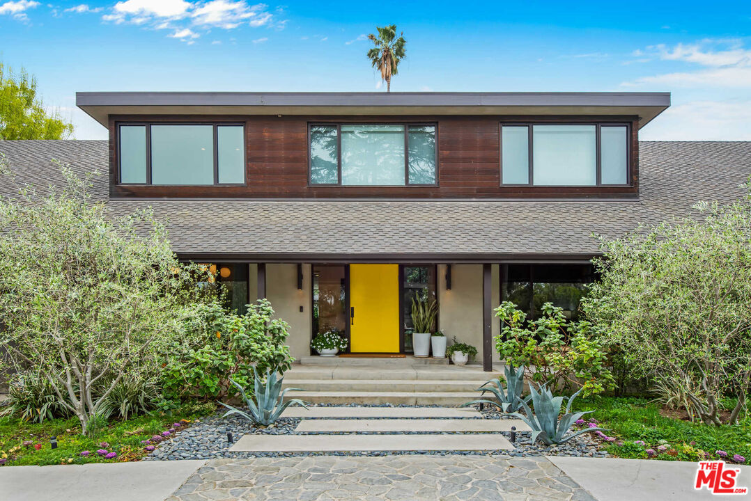 17352 MAGNOLIA BLVD