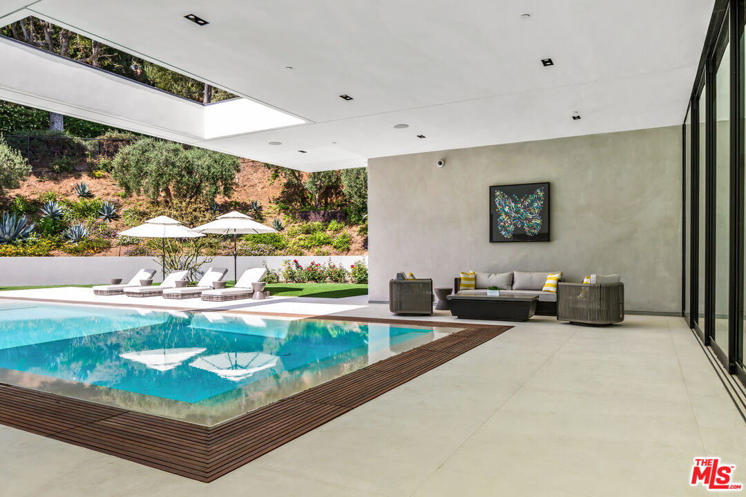1012 N Hillcrest Rd