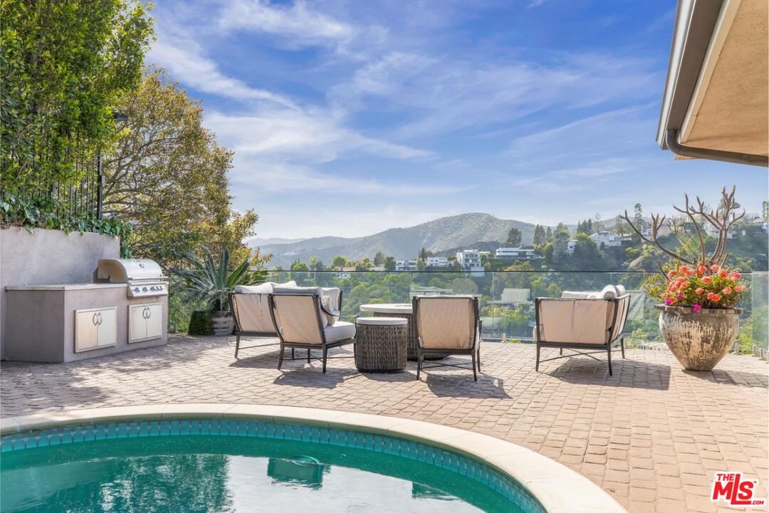 1111 Somera Rd