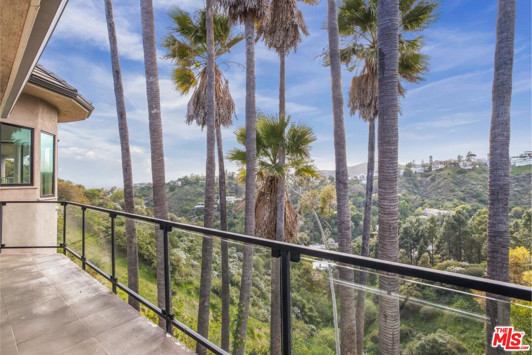 1111 Somera Rd