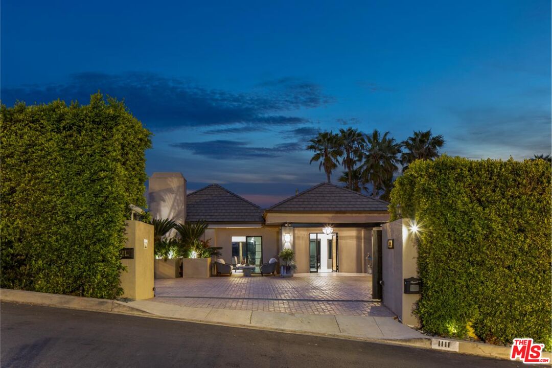 1111 Somera Rd