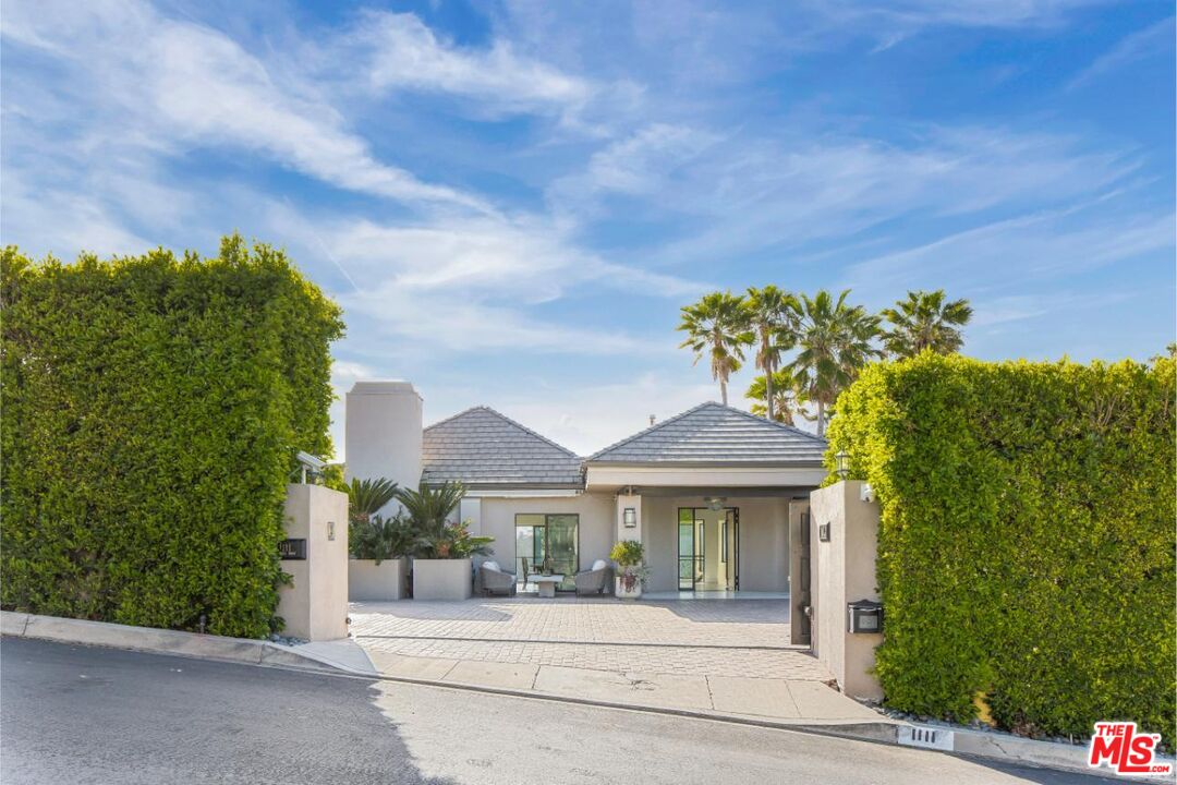 1111 Somera Rd
