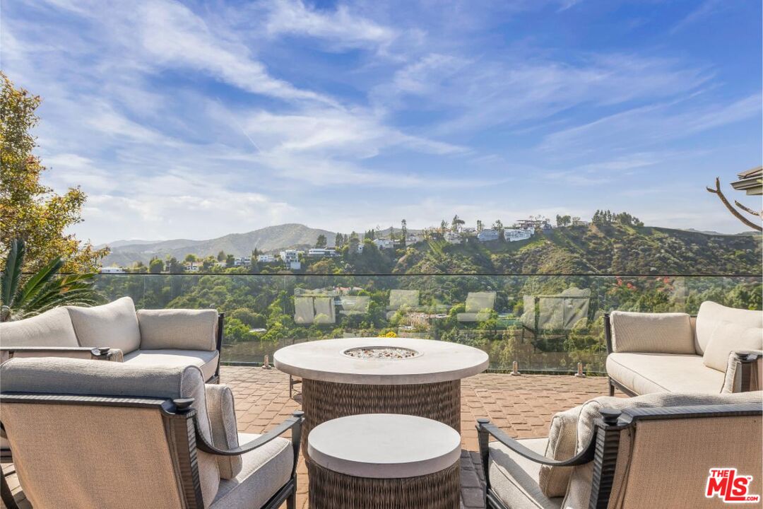 1111 Somera Rd