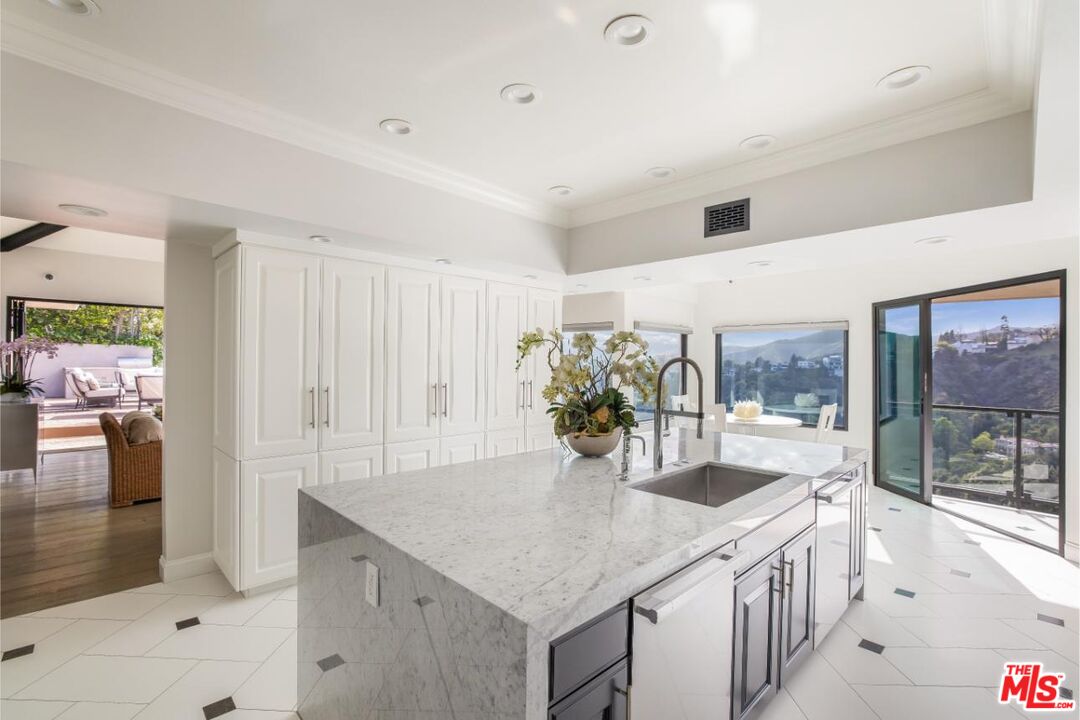 1111 Somera Rd
