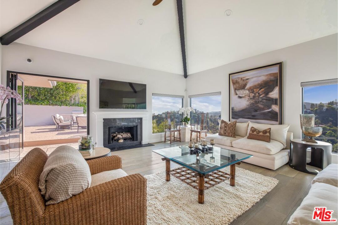 1111 Somera Rd