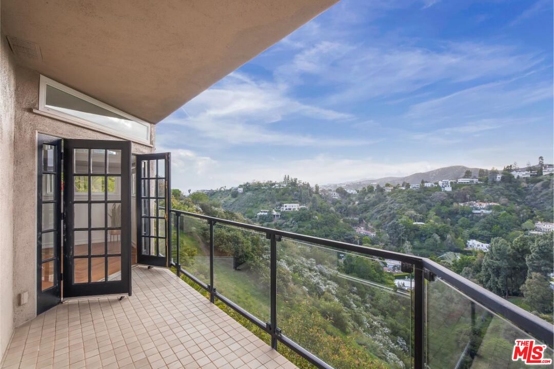 1111 Somera Rd
