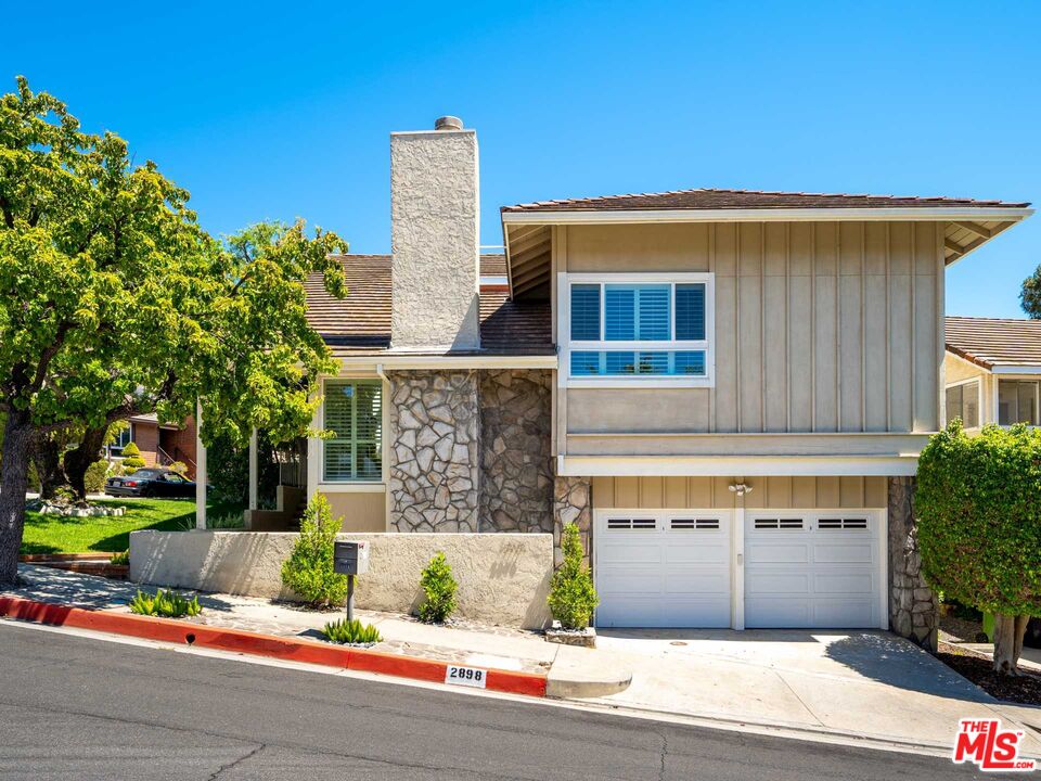 2898 WOODWARDIA DR