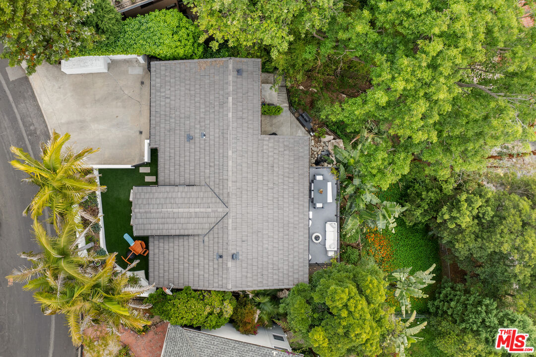 3261 N Knoll Dr