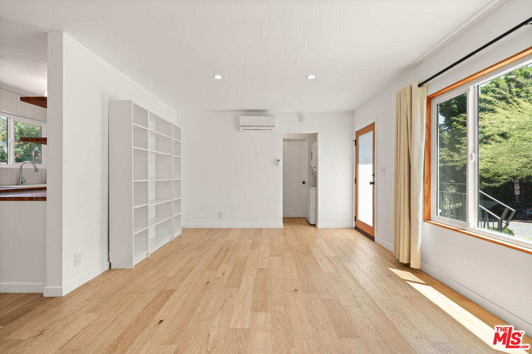 2135 Bellevue Ave Unit: 1