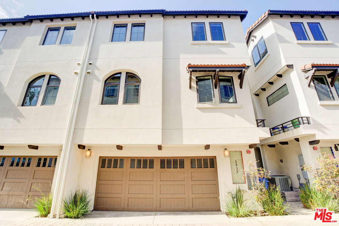 5932 W Luna Park