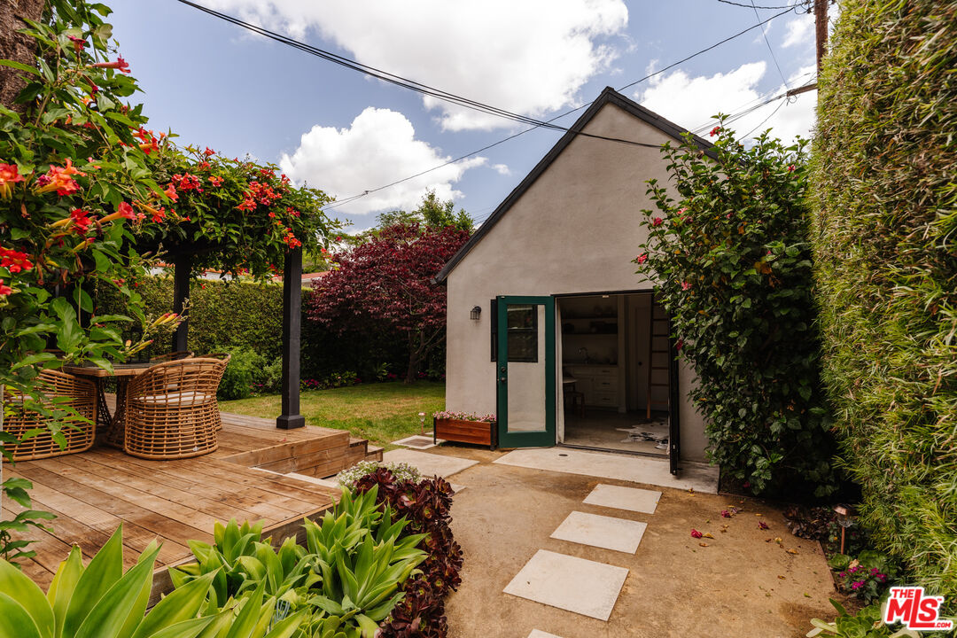 3707 Glenfeliz Blvd
