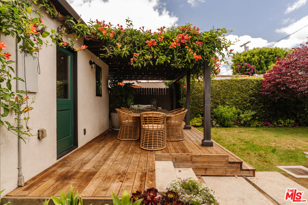 3707 Glenfeliz Blvd