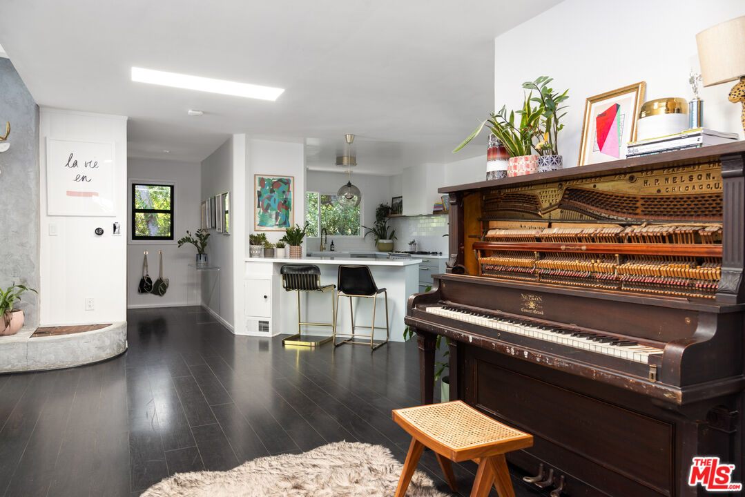 2401 Laurel Pass