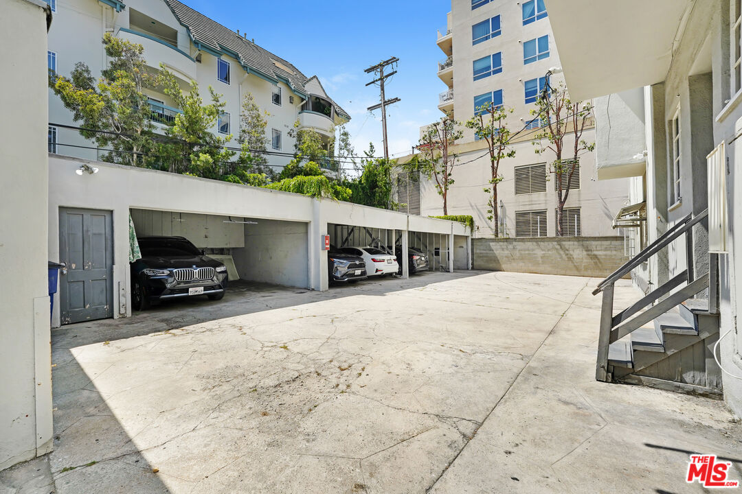 1441 N Hayworth Ave
