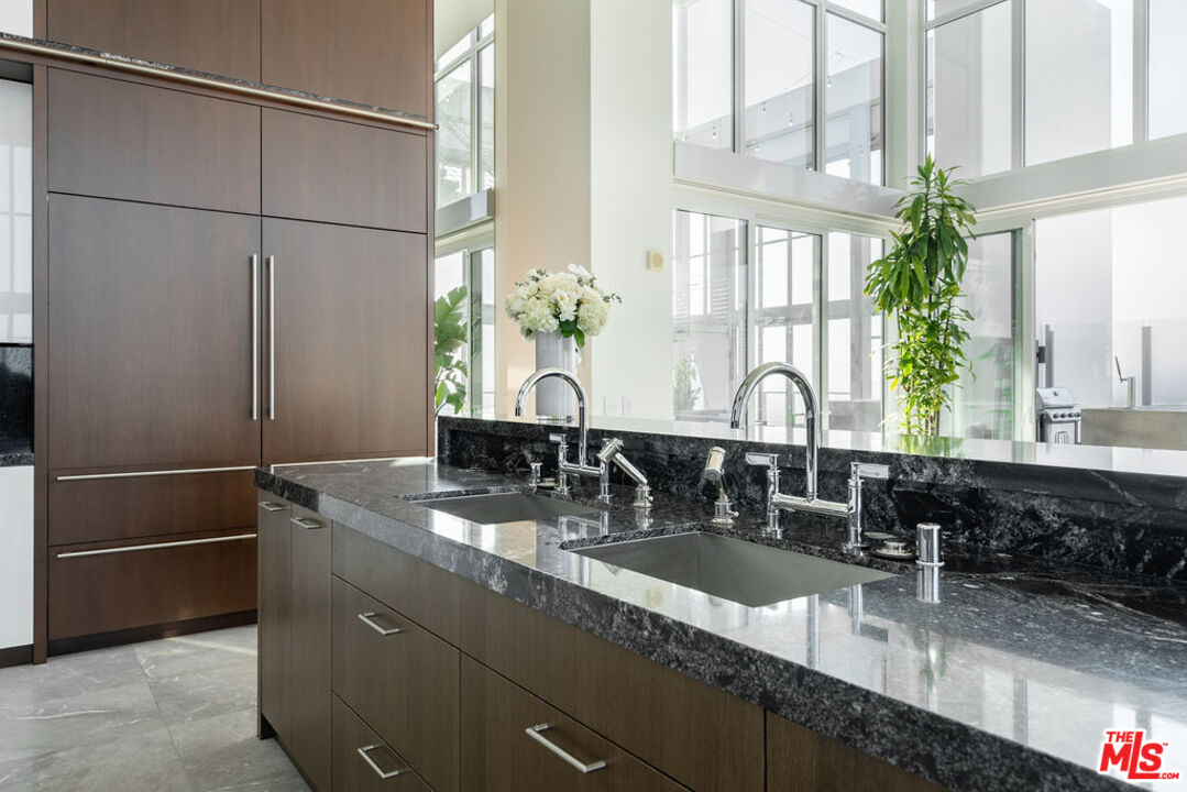 825 S Hill St Unit: Penthouse