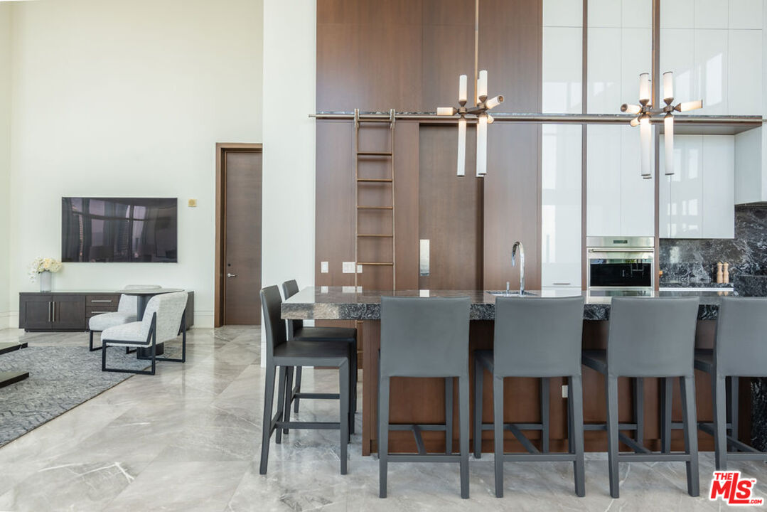 825 S Hill St Unit: Penthouse