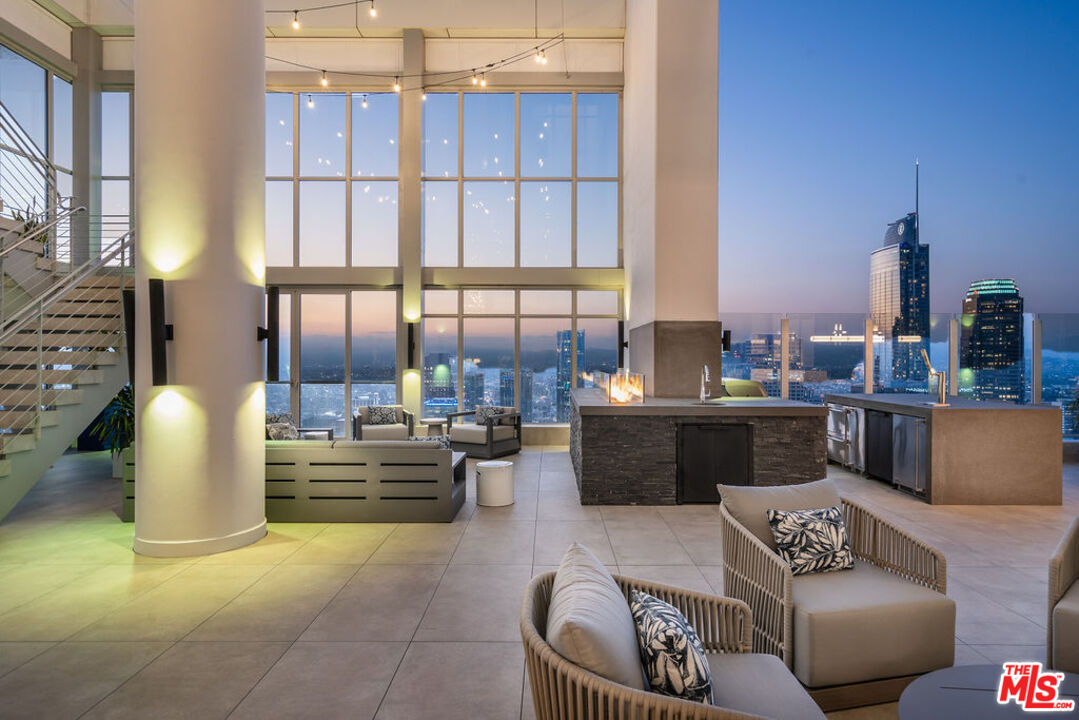825 S Hill St Unit: Penthouse