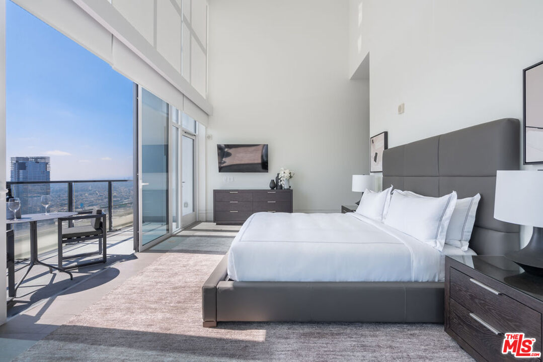 825 S Hill St Unit: Penthouse