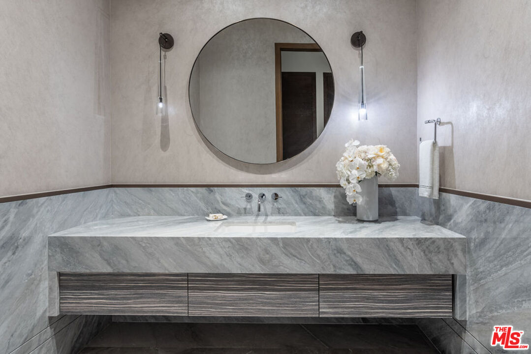 825 S Hill St Unit: Penthouse