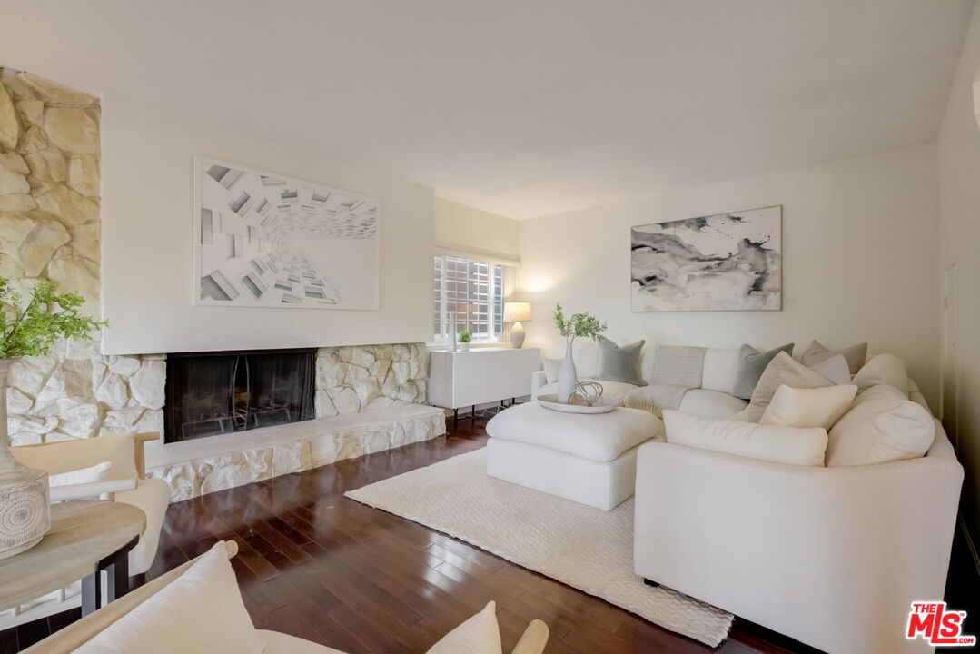 4990 Llano Dr