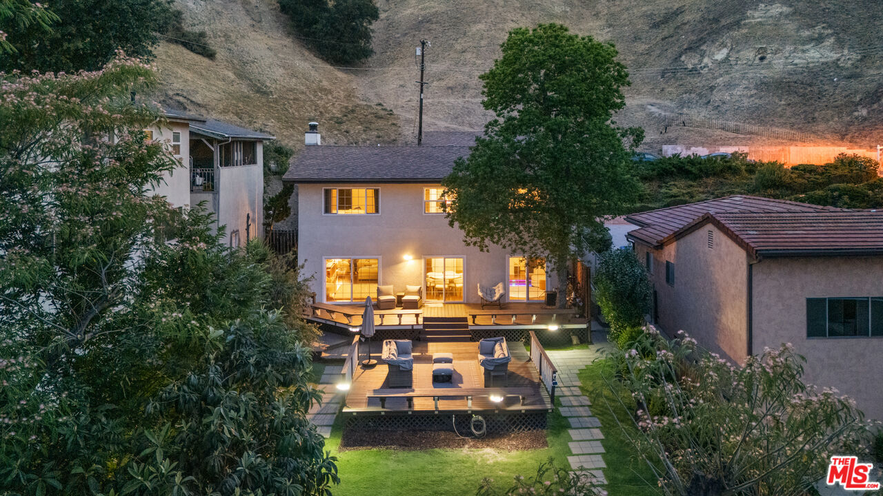 4990 Llano Dr