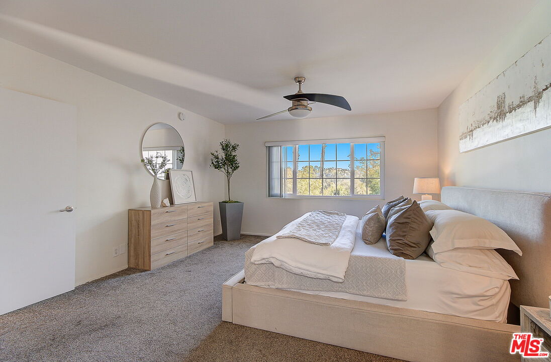 4990 Llano Dr
