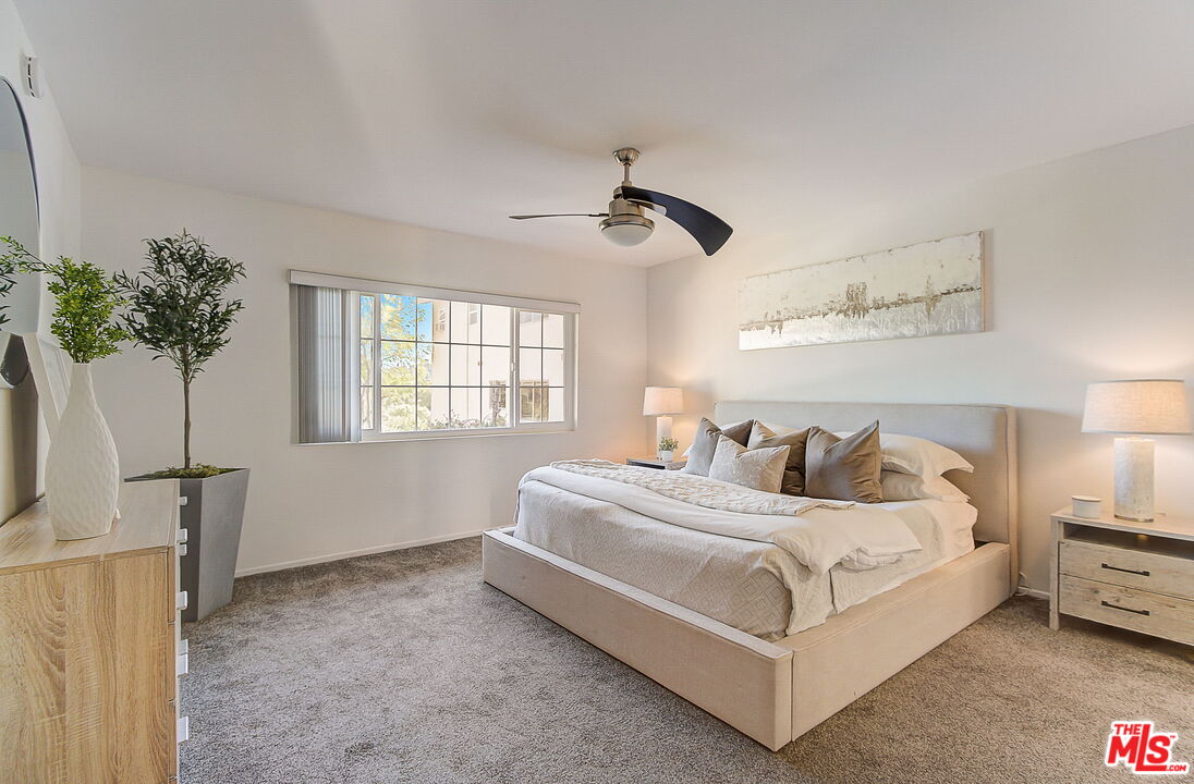4990 Llano Dr