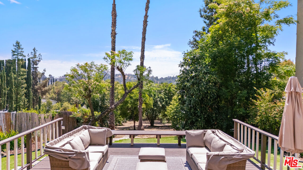 4990 Llano Dr