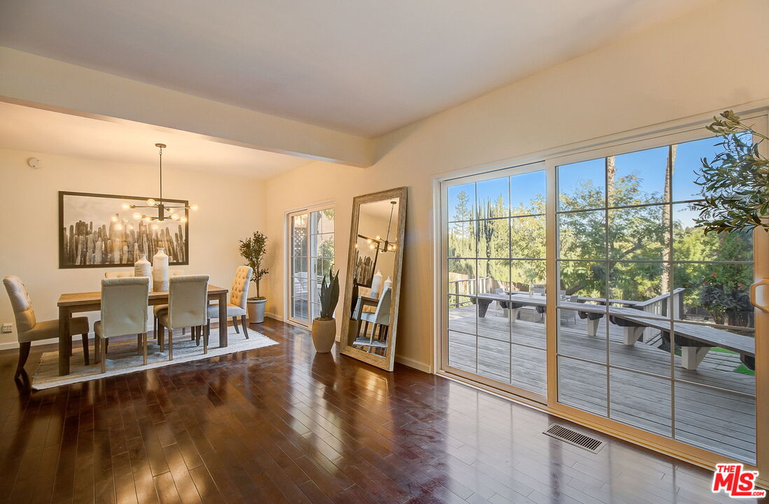4990 Llano Dr